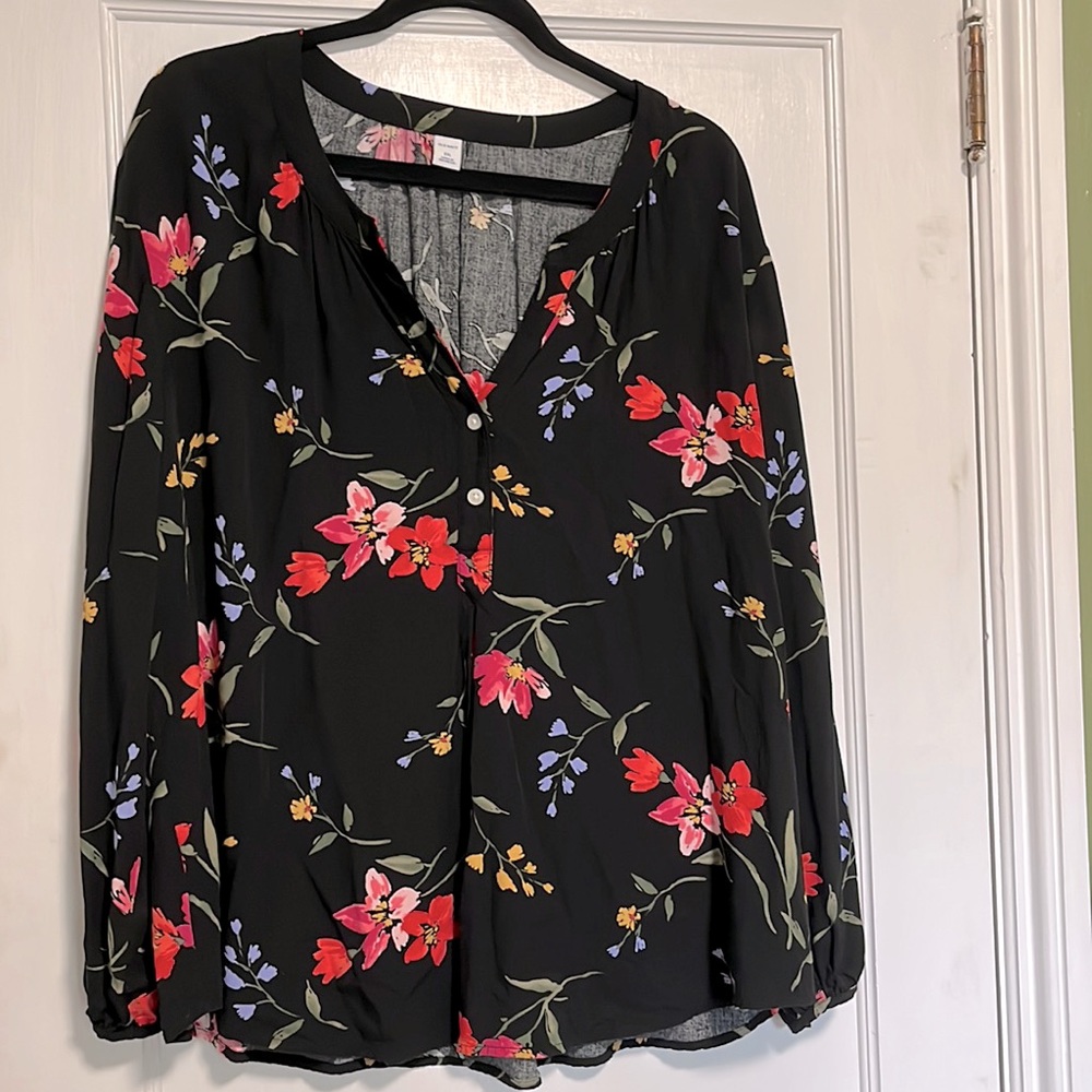 Beautiful 2X Old Navy top.